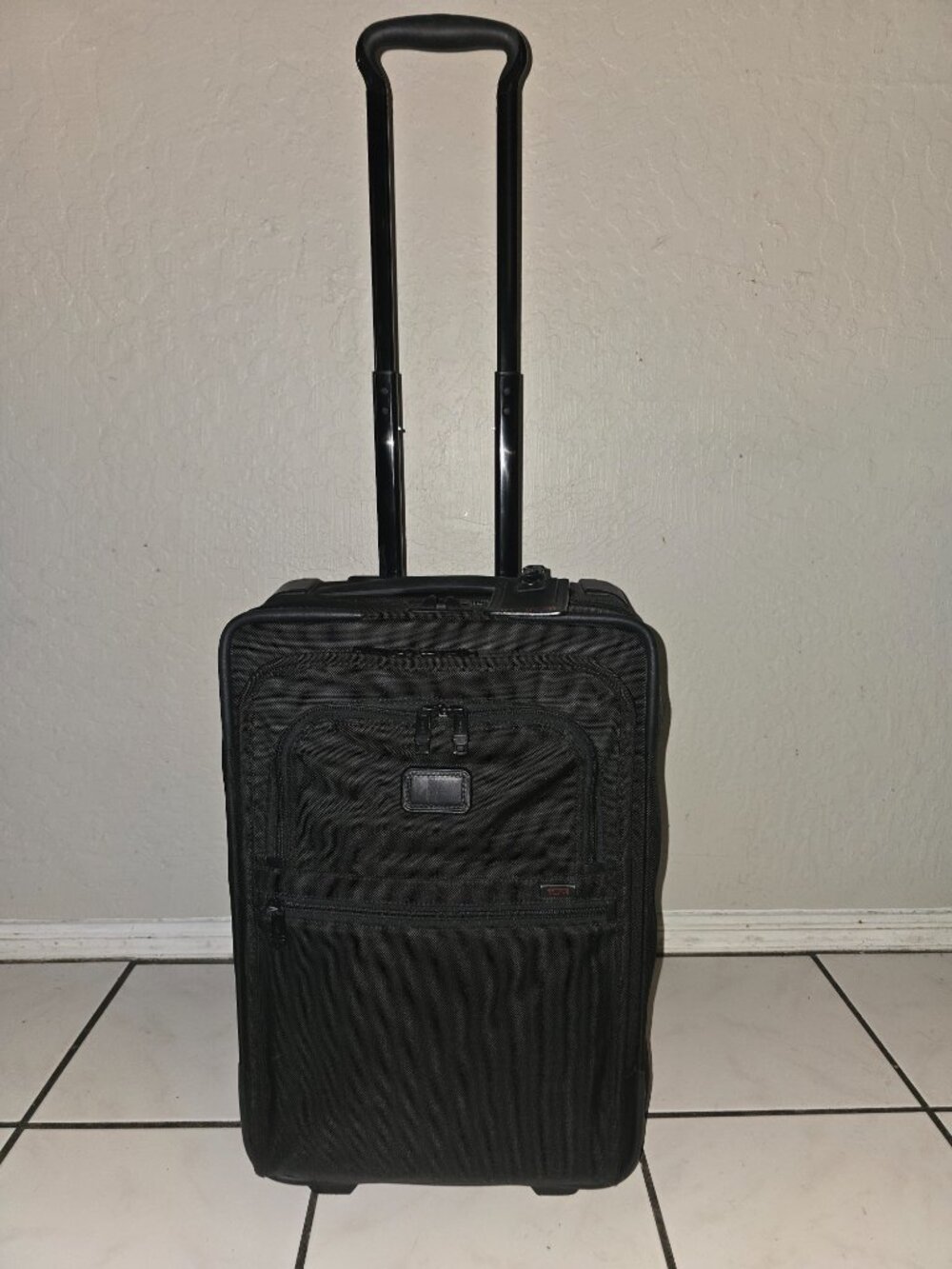 Tumi Alpha 2 International 22016D2 Expandable 2-Wheel Office Carry-On Luggage